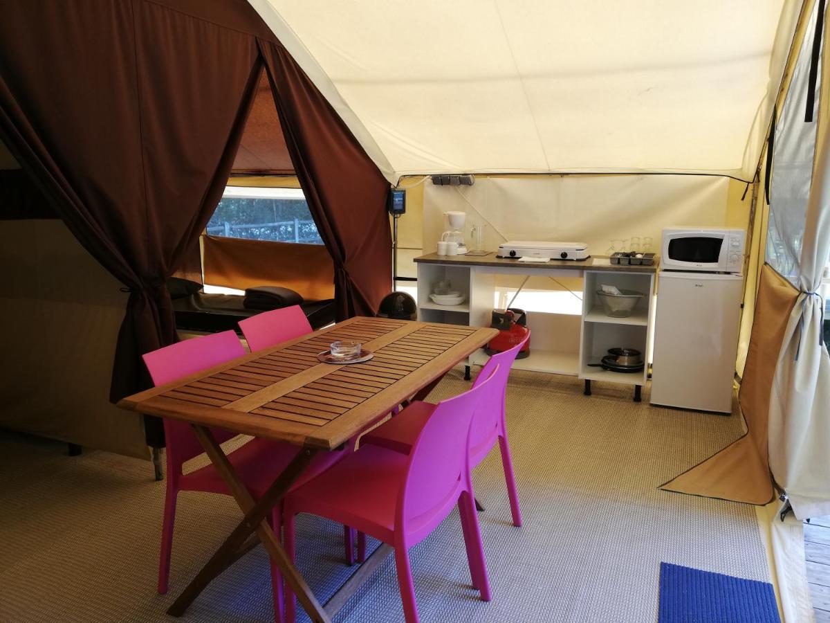 Camping La Fritillaire Hotel Savigny-en-véron Екстериор снимка